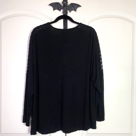 Torrid Black Top with Crochet Lace Accents, Soft, Stretchy, V-Neck Size 1X - Picture 2 of 9